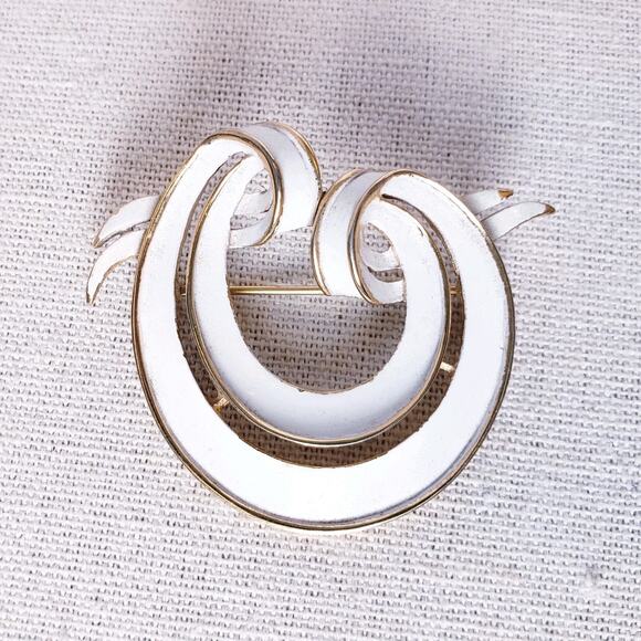 Trifari Jewelry - Vintage Crown Trifari White Enamel Gold Tone‎ Swirl Circular Brooch 1.5"